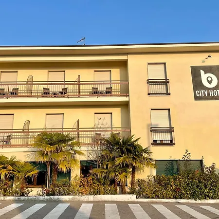 B Hotel