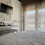 Hotel B 2*