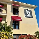 Hotell B 2*