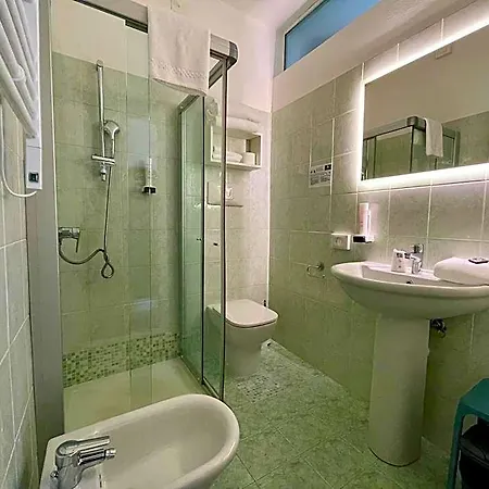 B Hotel 2*