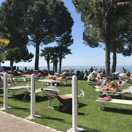 Готель B Бардоліно