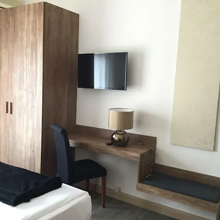 B Hotel 2*