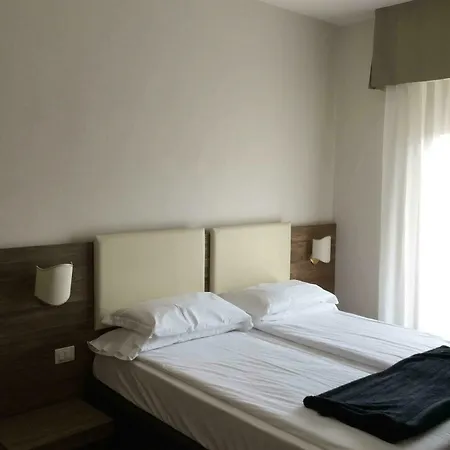B Hotel 2*